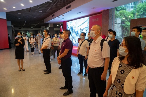 betway体育股份本部党支部“观百年风华 览时代画卷” 主题党日运动